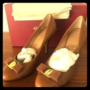 Salvatore Ferragamo Tina platform Pump, new